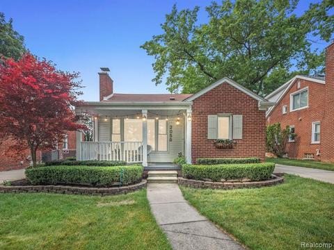 2058 Bradford Rd, Birmingham, MI 48009