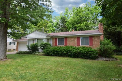 1165 Holly Spring Ln, Grand Blanc, MI 48439