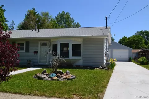 4809 Kessler Dr, Lansing, MI 48910