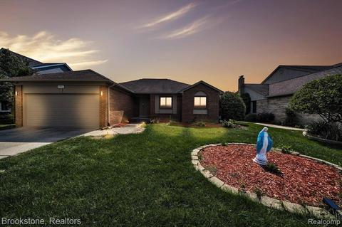 43905 Rivergate Dr, Clinton Township, MI 48038