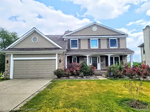 6397 Golf View Dr, Clarkston, MI 48346