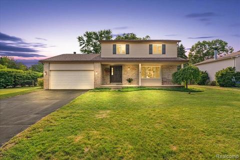 3255 Green Oak Dr, Commerce Twp, MI 48390