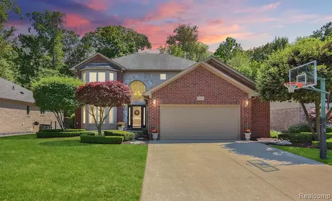 14452 Toussaint, Sterling Heights, MI 48313