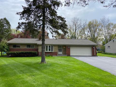 334 Lesdale Dr, Troy, MI 48085