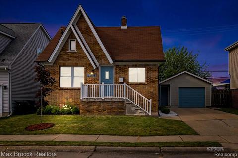 22959 Pleasant St, Saint Clair Shores, MI 48080