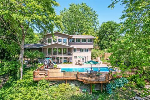 6690 Castle Dr, Bloomfield Hills, MI 48301 1 photo - Movoto