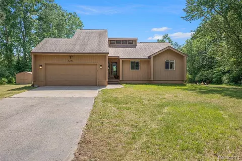 7374 Johnson Rd, Flushing, MI 48433