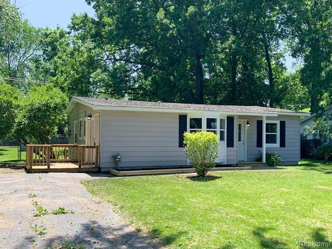 6315 Springdale Blvd, Grand Blanc, MI 48439