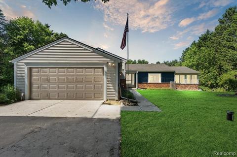 7185 Angle Rd, Northville, MI 48168