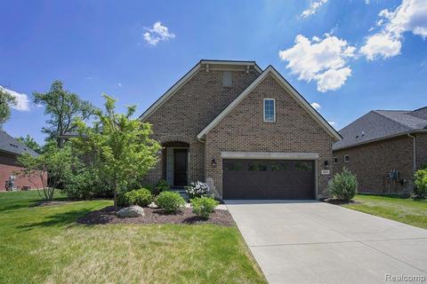 6831 Heirloom Cir, West Bloomfield, MI 48322
