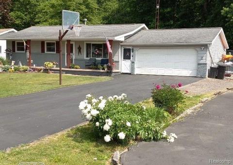 5395 Hopkins Rd, Flint, MI 48506