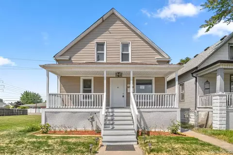 876 Vinewood St, Wyandotte, MI 48192