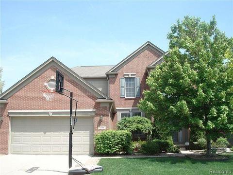 1699 Blushing Dr, Rochester Hills, MI 48307 photo 1