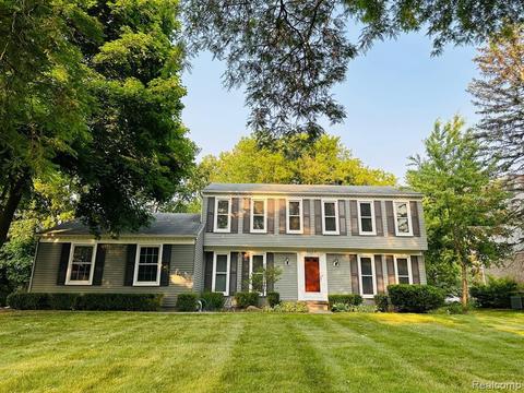 4365 Apple Valley Ln, West Bloomfield, MI 48323