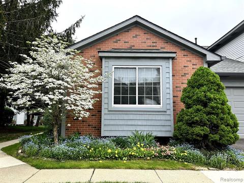 526 Winwood Cir, Walled Lake, MI 48390