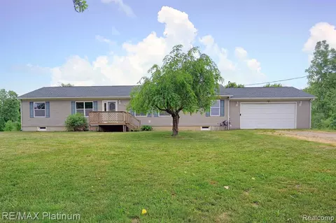 12261 Seymour Rd, Gaines, MI 48436
