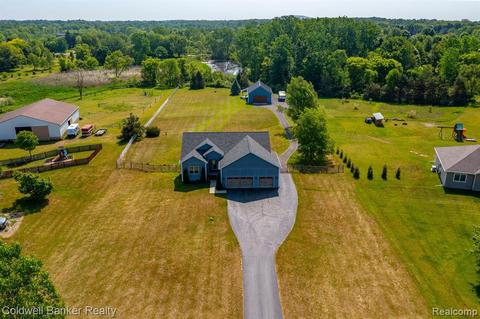 8884 Fox Trl, South Lyon, MI 48178