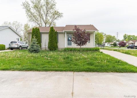 680 Heather Ln, Marysville, MI 48040
