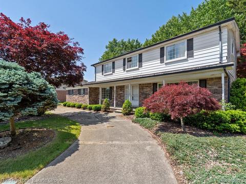 32325 Northampton Dr, Warren, MI 48093
