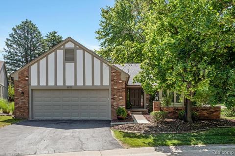 30797 Ramblewood Club Dr, Farmington Hills, MI 48331
