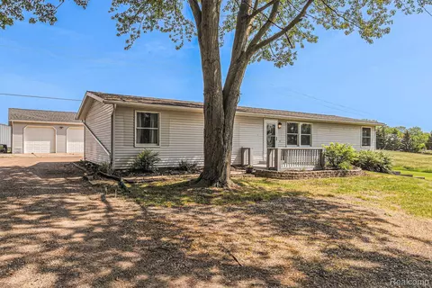 113 E Hibbard Rd, Caledonia, MI 48867