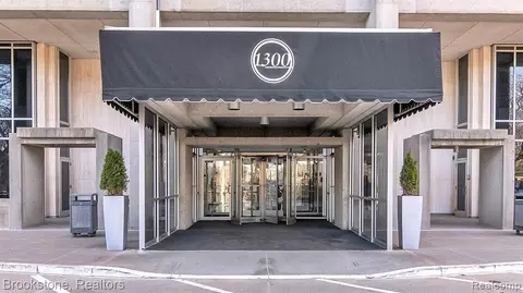 1300 Lafayette St E #504, Detroit, MI 48207