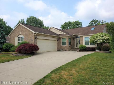 42841 N Hampton Dr, Sterling Heights, MI 48314