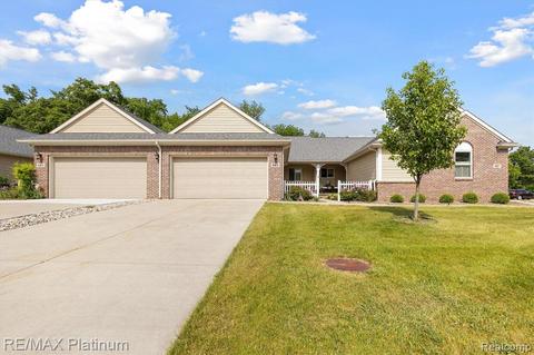 685 Shoreline Dr, Fenton, MI 48430