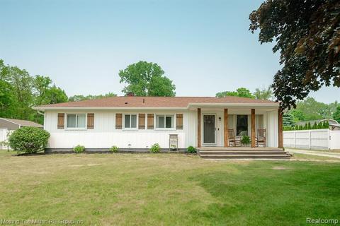 40302 Robbe Rd, Belleville, MI 48111