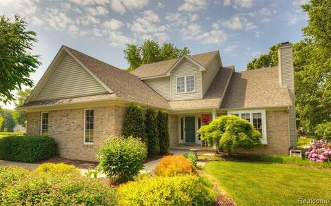 1921 Nikki Ct, Howell, MI 48843