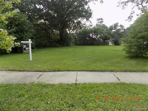 26681 Parkington St, Roseville, MI 48066
