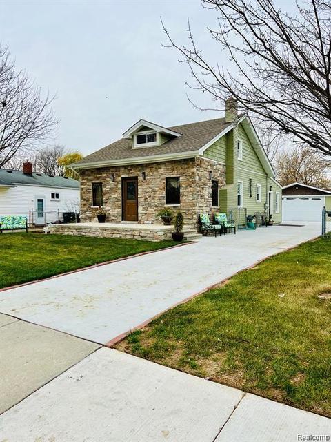 22121 Dorion St, Saint Clair Shores, MI 48082