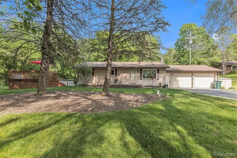 1648 Indian Rd, Lapeer, MI 48446