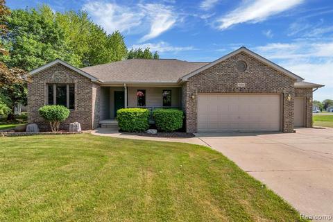 9356 Maple St, New Lothrop, MI 48460