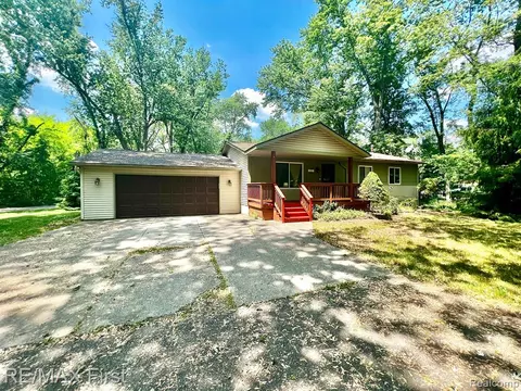 9590 Listeria St, Commerce Twp, MI 48382
