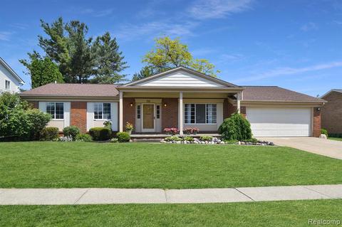 731 Birchwood Dr, Flushing, MI 48433