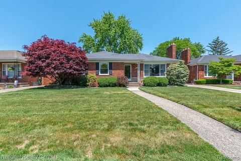 21187 Parkcrest Dr, Harper Woods, MI 48225
