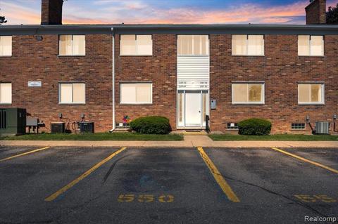 29550 Hoover Rd, Warren, MI 48093