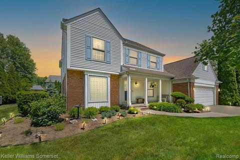 361 Essex Dr, Rochester Hills, MI 48307