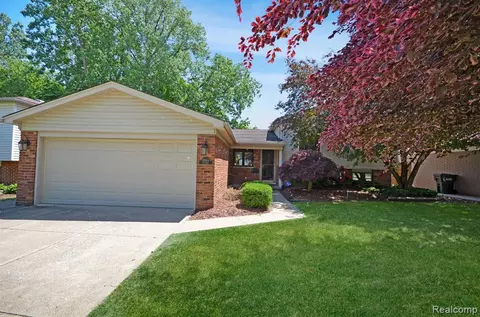 8844 Dill Dr, Sterling Heights, MI 48312
