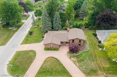 25665 Livingston Cir, Farmington Hills, MI 48335