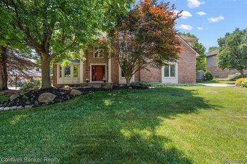 9063 Woodgrove Dr, Plymouth, MI 48170