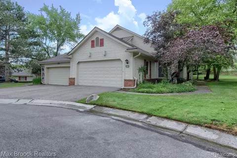 6974 Pebble Park Cir, West Bloomfield, MI 48322