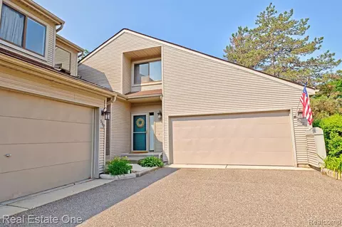 562 Harrow Ct Unit 50 Ct #50, Rochester Hills, MI 48307