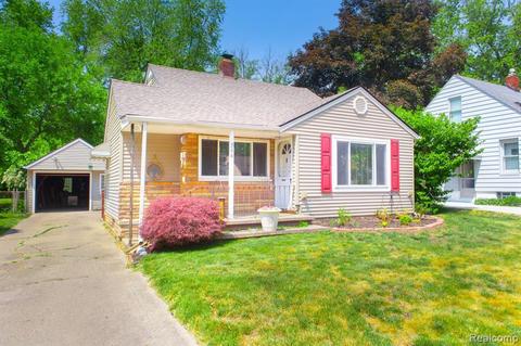 366 S Roslyn Rd S, Waterford, MI 48328
