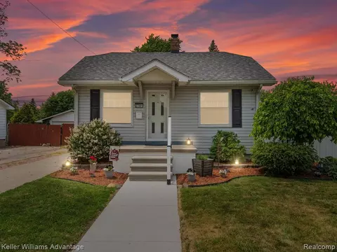 27551 Bohn St, Roseville, MI 48066