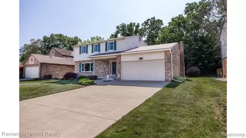 15755 Penn Dr, Livonia, MI 48154