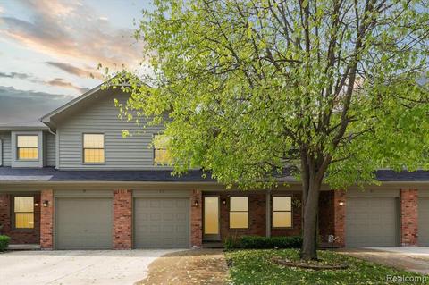 63 Maplegrove Dr, Clawson, MI 48017