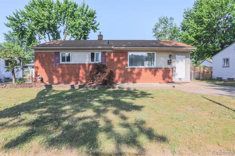 42669 Prince Dr, Sterling Heights, MI 48313