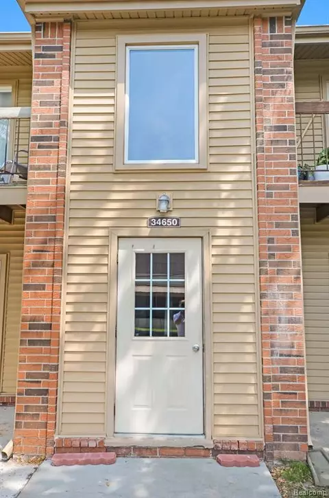 34650 Clarkson Dr W #47, Fraser, MI 48026